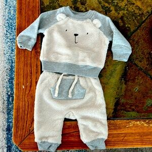 EUC BABY GAP 3-6 months fleece bear outfit